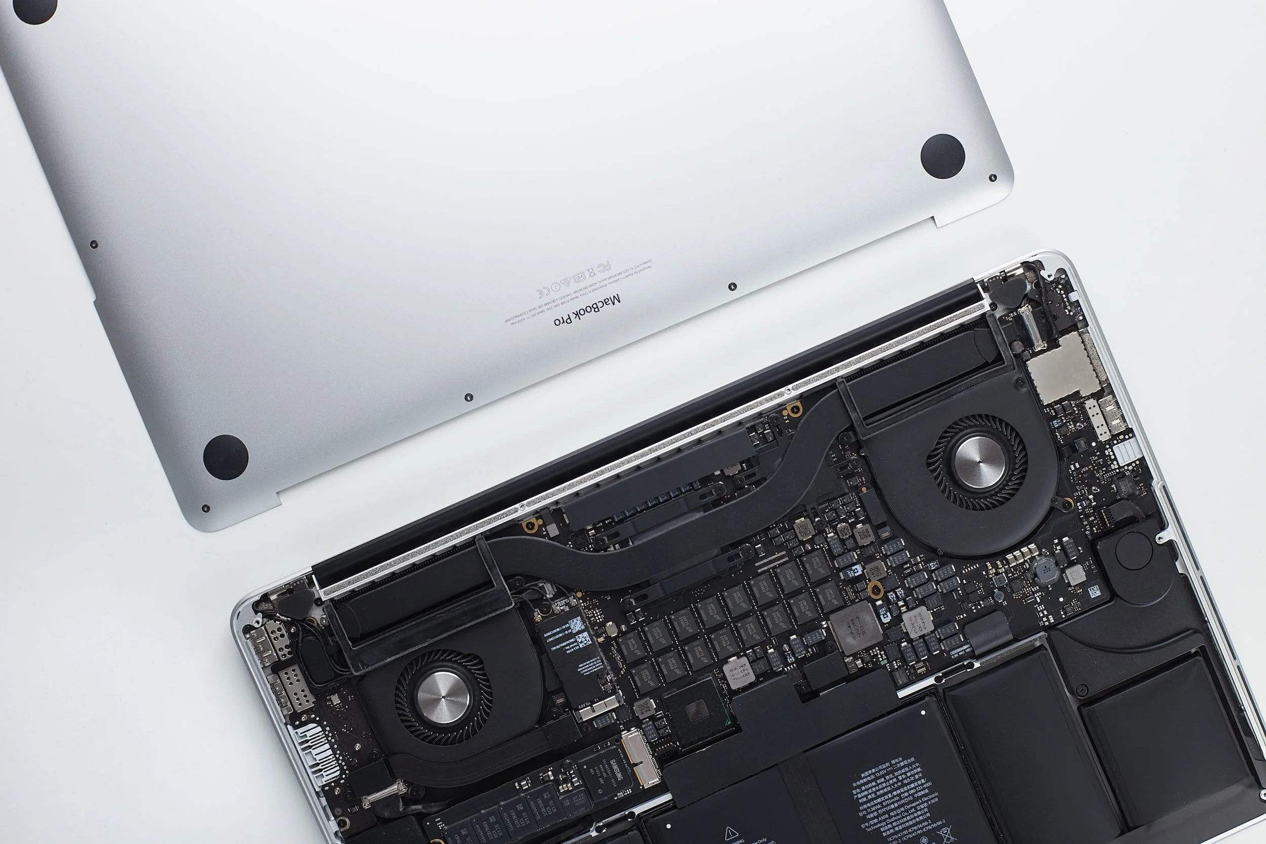 Vifter i MacBook eller laptop under service