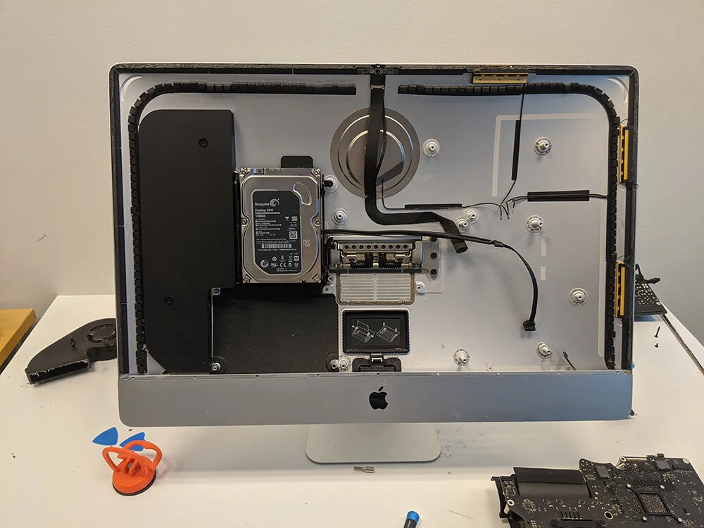 iMac uten hovedkort under service