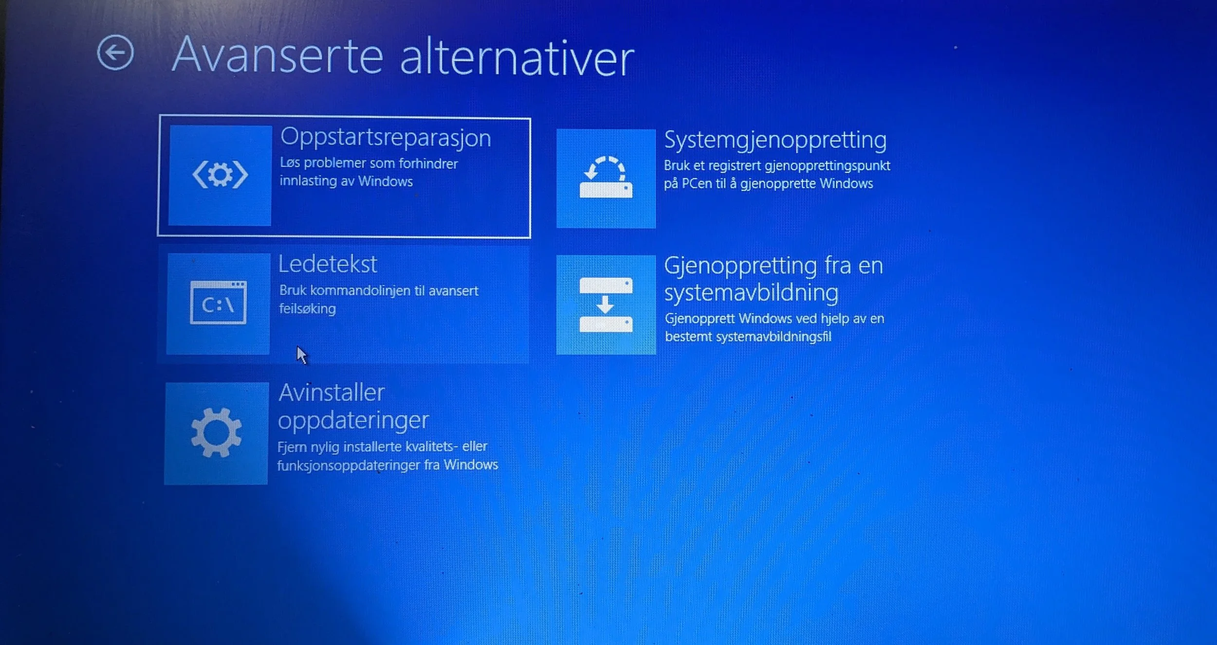Velg Feilsøking og Ledetekst i Windows gjenoppretting